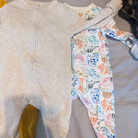 Old Navy 0-3 months - Picture 4 of 5